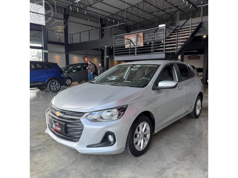 CHEVROLET - ONIX 1.0 LTZ 12V TURBO FLEX 4P MANUAL - 2020/2020 - PRATA - R$ 67.900,00