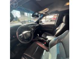TOYOTA - HILUX 2.8 SRX 4X4 CD 16V DIESEL 4P AUTOMÁTICO - 2018/2019 - BRANCA - R$ 215.000,00