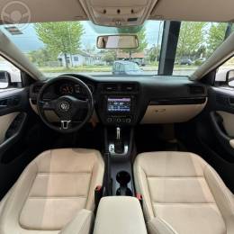 VOLKSWAGEN - JETTA 2.0 COMFORTLINE FLEX 4P MANUAL - 2012/2012 - BRANCA - R$ 64.900,00