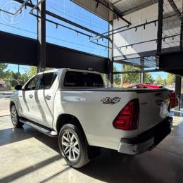 TOYOTA - HILUX 2.8 SRX 4X4 CD 16V DIESEL 4P AUTOMÁTICO - 2016/2016 - BRANCA - R$ 179.900,00