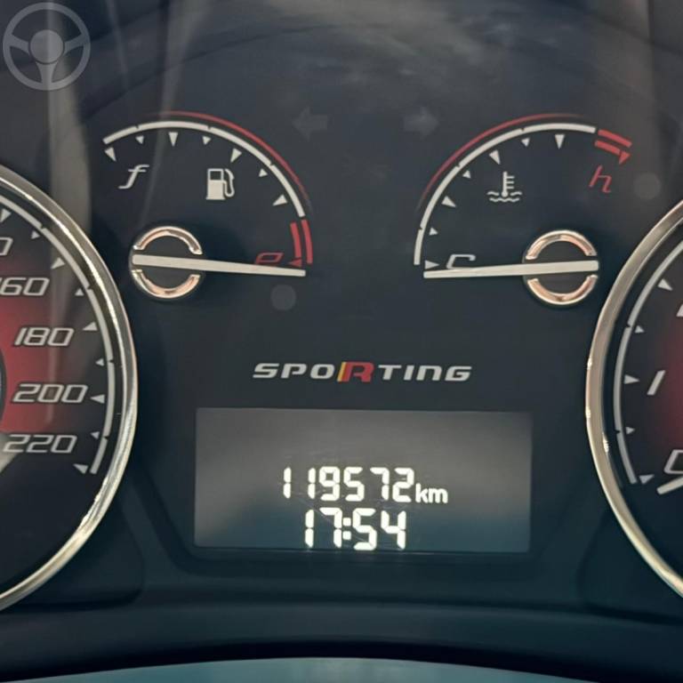 FIAT - PALIO 1.6 MPI SPORTING 16V FLEX 4P MANUAL - 2014/2015 - BRANCA - R$ 47.900,00