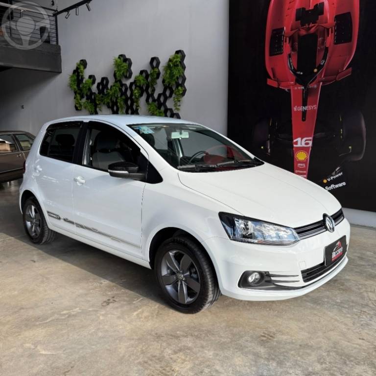 VOLKSWAGEN - FOX 1.6 MSI TOTAL FLEX CONNECT 4P MANUAL - 2021/2022 - BRANCA - R$ 75.900,00