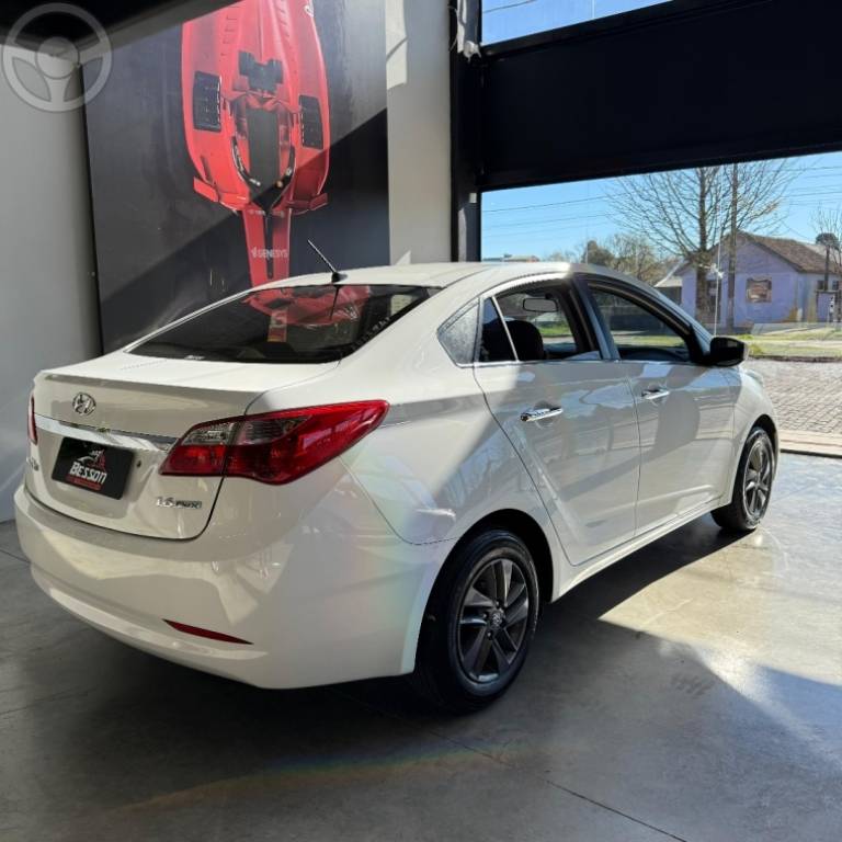 HYUNDAI - HB20S 1.6 COMFORT PLUS 16V FLEX 4P MANUAL - 2014/2014 - BRANCA - R$ 55.900,00