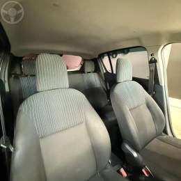 RENAULT - SANDERO 1.0 AUTHENTIQUE 12V FLEX 4P MANUAL - 2017/2018 - BRANCA - R$ 47.900,00