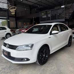 VOLKSWAGEN - JETTA 2.0 COMFORTLINE FLEX 4P MANUAL - 2012/2012 - BRANCA - R$ 64.900,00