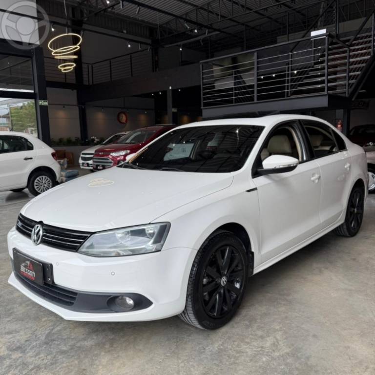 VOLKSWAGEN - JETTA 2.0 COMFORTLINE FLEX 4P MANUAL - 2012/2012 - BRANCA - R$ 64.900,00