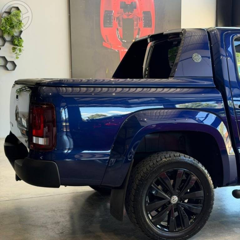 VOLKSWAGEN - AMAROK 3.0 V6 EXTREME CD DIESEL 4X4 AT 4P AUTOMÁTICO - 2023/2024 - AZUL - R$ 268.900,00