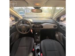 CHEVROLET - ONIX 1.0 MPFI JOY 8V FLEX 4P MANUAL - 2018/2018 - BRANCA - R$ 52.900,00