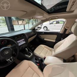 VOLKSWAGEN - JETTA 2.0 COMFORTLINE FLEX 4P MANUAL - 2012/2012 - BRANCA - R$ 64.900,00