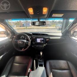 TOYOTA - HILUX 2.8 SRX 4X4 CD 16V DIESEL 4P AUTOMÁTICO - 2018/2019 - BRANCA - R$ 215.000,00