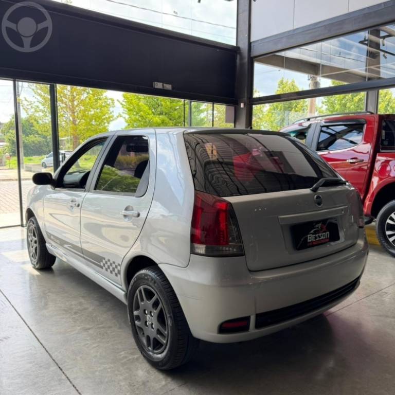 FIAT - PALIO 1.8 MPI HLX 8V FLEX 4P MANUAL - 2005/2006 - PRATA - R$ 28.900,00