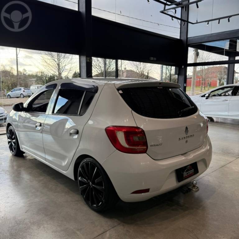 RENAULT - SANDERO 1.0 AUTHENTIQUE 12V FLEX 4P MANUAL - 2017/2018 - BRANCA - R$ 47.900,00