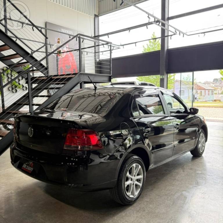 VOLKSWAGEN - VOYAGE 1.0 MI 8V FLEX 4P MANUAL - 2011/2012 - PRETA - R$ 35.900,00
