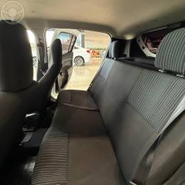 RENAULT - SANDERO 1.0 AUTHENTIQUE 12V FLEX 4P MANUAL - 2017/2018 - BRANCA - R$ 47.900,00