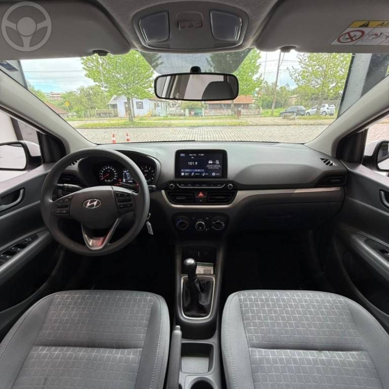 HYUNDAI - HB20S 1.0 COMFORT 12V FLEX 4P MANUAL - 2023/2024 - BRANCA - R$ 86.900,00