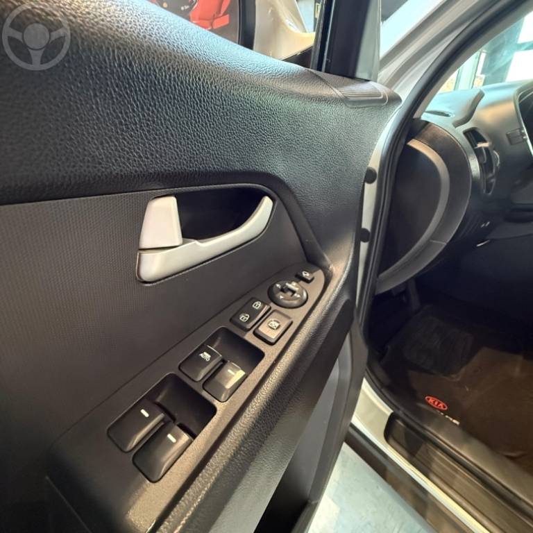 KIA MOTORS - SPORTAGE 2.0 EX 4X2 16V FLEX 4P AUTOMÁTICO - 2013/2014 - PRATA - R$ 84.900,00
