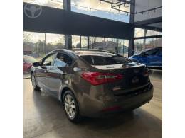 KIA MOTORS - CERATO 1.6 SX 16V FLEX 4P AUTOMÁTICO - 2015/2015 - MARROM - R$ 67.900,00