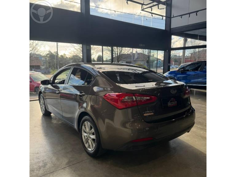 KIA MOTORS - CERATO 1.6 SX 16V FLEX 4P AUTOMÁTICO - 2015/2015 - MARROM - R$ 67.900,00