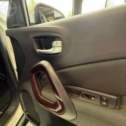 FIAT - TORO 1.8 16V EVO FLEX FREEDOM AUTOMÁTICO - 2018/2019 - BRANCA - R$ 95.900,00