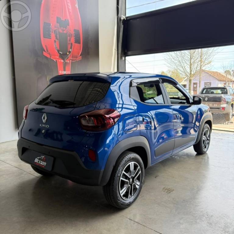 RENAULT - KWID 1.0 12V SCE FLEX INTENSE MANUAL - 2023/2024 - AZUL - R$ 61.900,00