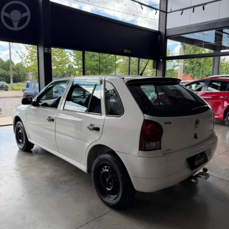 VOLKSWAGEN - GOL 1.0 MI 8V FLEX 4P MANUAL G.IV - 2010/2011 - BRANCA - R$ 26.900,00