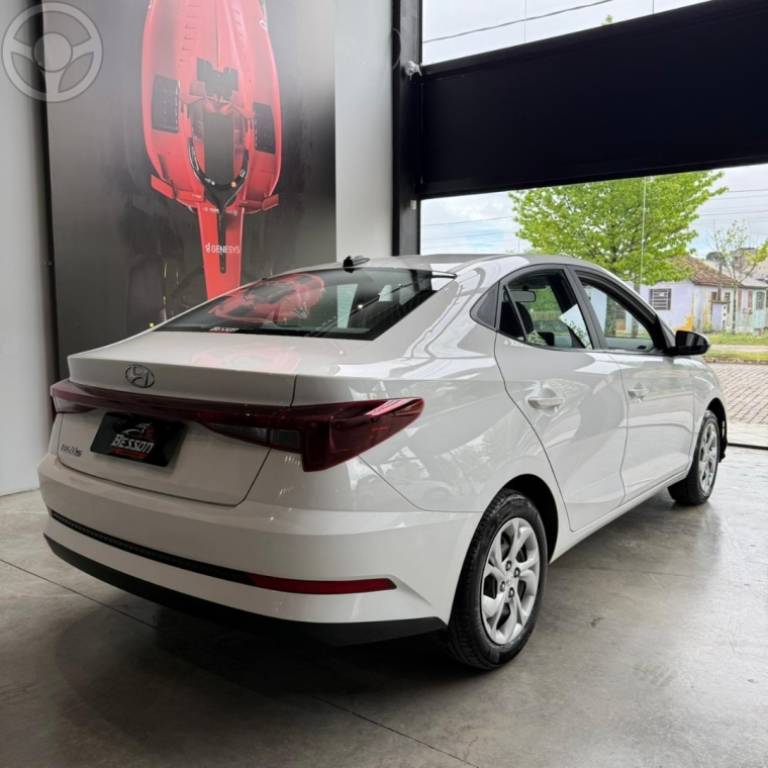 HYUNDAI - HB20S 1.0 COMFORT 12V FLEX 4P MANUAL - 2023/2024 - BRANCA - R$ 86.900,00