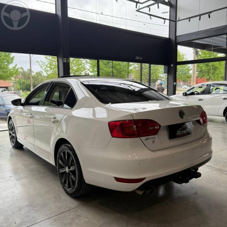 VOLKSWAGEN - JETTA 2.0 COMFORTLINE FLEX 4P MANUAL - 2012/2012 - BRANCA - R$ 64.900,00