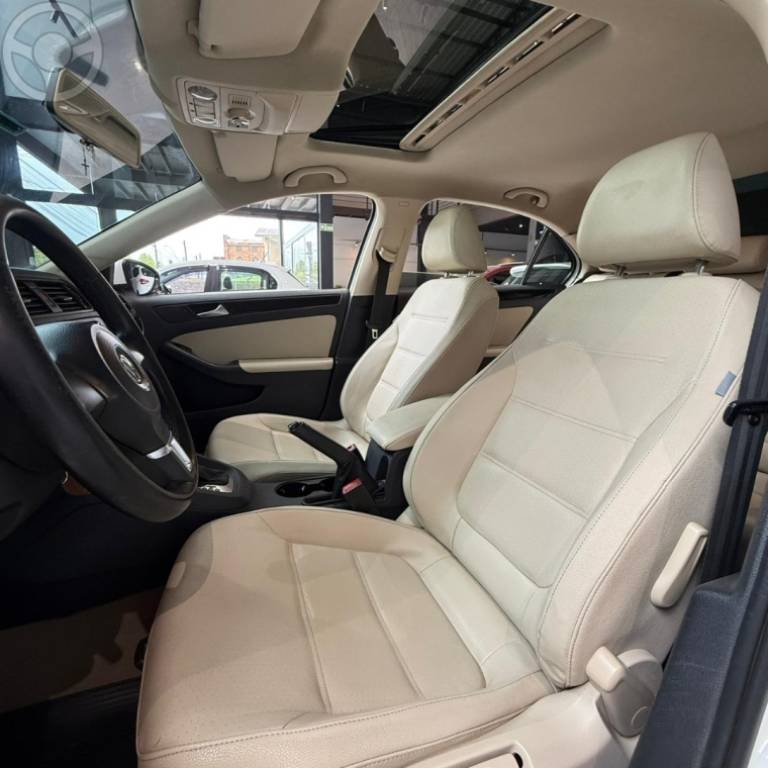 VOLKSWAGEN - JETTA 2.0 COMFORTLINE FLEX 4P MANUAL - 2012/2012 - BRANCA - R$ 64.900,00