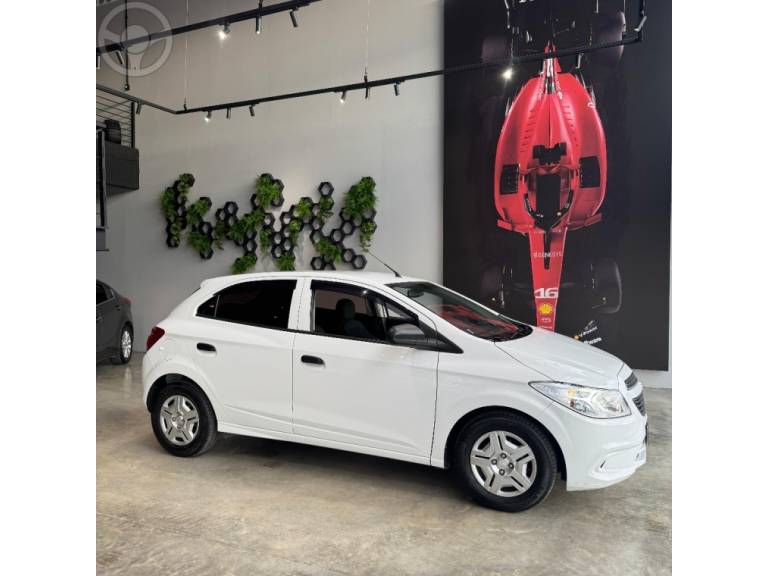 CHEVROLET - ONIX 1.0 MPFI JOY 8V FLEX 4P MANUAL - 2018/2018 - BRANCA - R$ 52.900,00