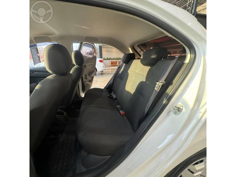 CHEVROLET - ONIX 1.0 MPFI JOY 8V FLEX 4P MANUAL - 2018/2018 - BRANCA - R$ 52.900,00