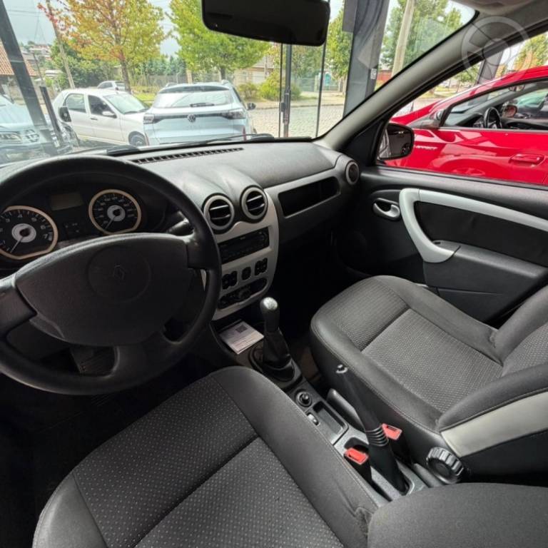 RENAULT - SANDERO 1.6 STEPWAY 16V FLEX 4P MANUAL - 2011/2011 - PRATA - R$ 36.900,00