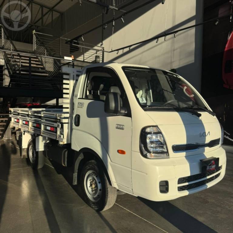 KIA MOTORS - BONGO 2.5 K-2500 4X2 CS TURBO DIESEL 2P MANUAL - 2023/2024 - BRANCA - R$ 161.900,00