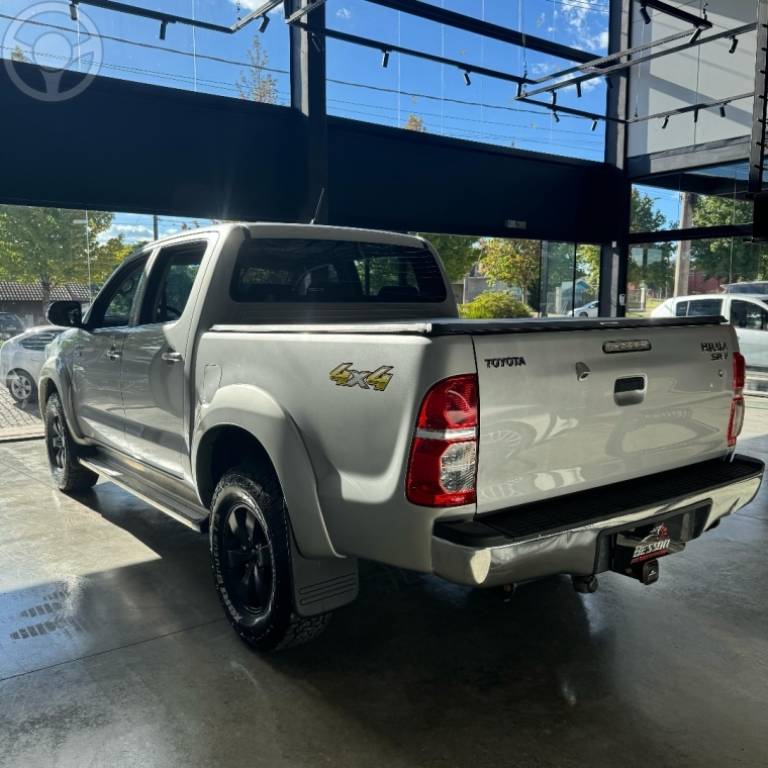 TOYOTA - HILUX 2.7 SRV 4X4 CD 16V FLEX 4P AUTOMÁTICO - 2014/2014 - PRATA - R$ 129.000,00