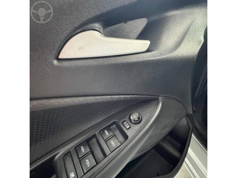 CHEVROLET - ONIX 1.0 LTZ 12V TURBO FLEX 4P MANUAL - 2020/2020 - PRATA - R$ 67.900,00