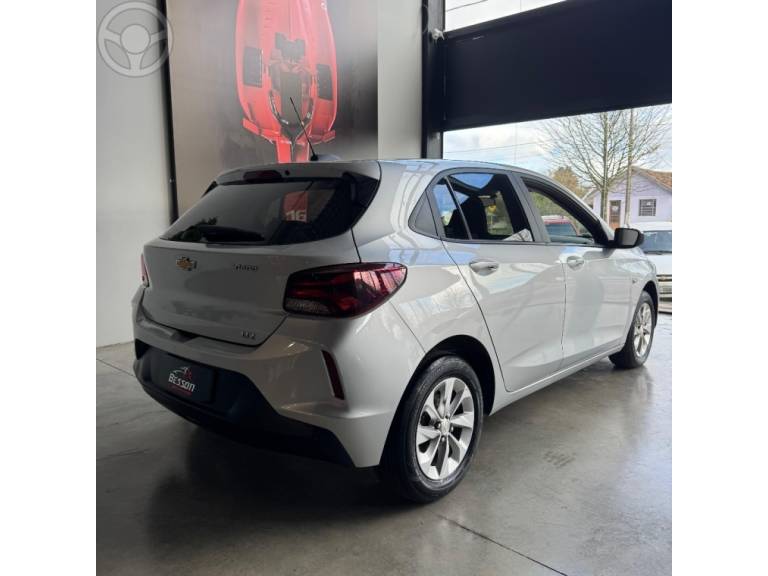 CHEVROLET - ONIX 1.0 LTZ 12V TURBO FLEX 4P MANUAL - 2020/2020 - PRATA - R$ 67.900,00