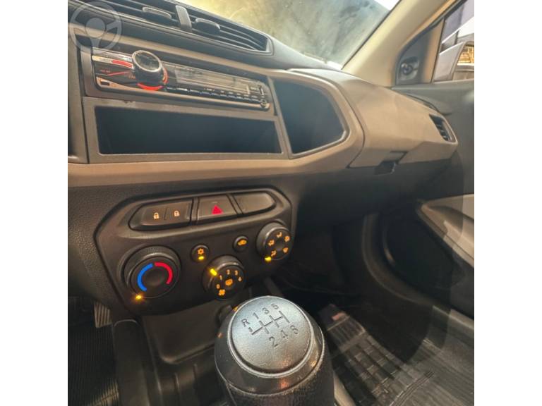 CHEVROLET - ONIX 1.0 MPFI JOY 8V FLEX 4P MANUAL - 2018/2018 - BRANCA - R$ 52.900,00