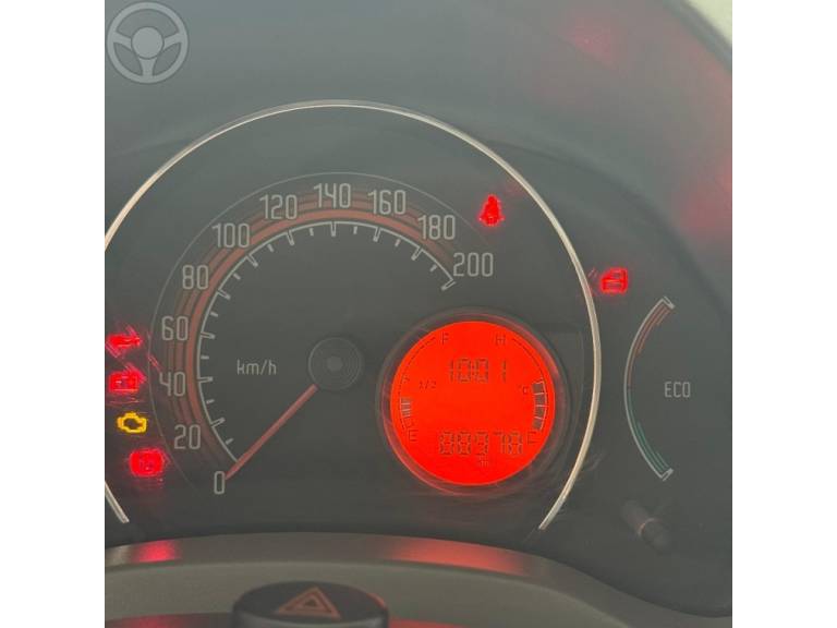FIAT - UNO 1.0 EVO VIVACE 8V FLEX 4P MANUAL - 2013/2014 - PRATA - R$ 35.900,00