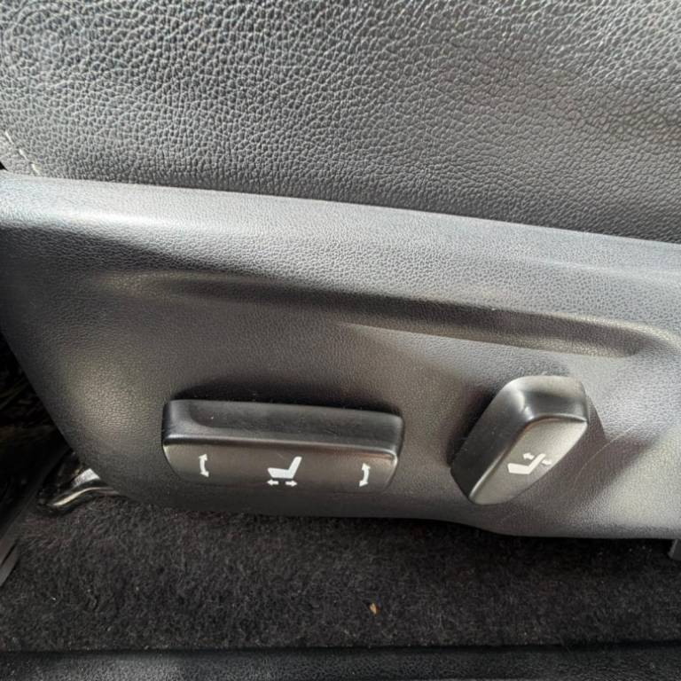 TOYOTA - HILUX 2.8 SRX 4X4 CD 16V DIESEL 4P AUTOMÁTICO - 2016/2016 - BRANCA - R$ 179.900,00