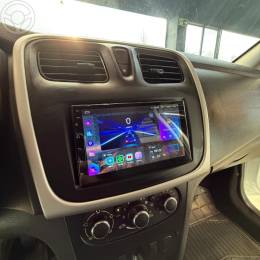 RENAULT - SANDERO 1.0 AUTHENTIQUE 12V FLEX 4P MANUAL - 2017/2018 - BRANCA - R$ 47.900,00