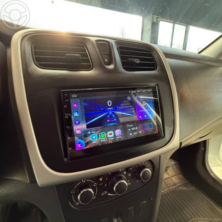 RENAULT - SANDERO 1.0 AUTHENTIQUE 12V FLEX 4P MANUAL - 2017/2018 - BRANCA - R$ 47.900,00
