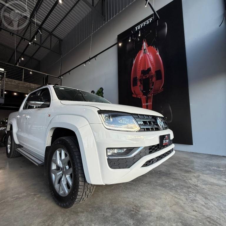 VOLKSWAGEN - AMAROK 3.0 V6 TDI HIGHLINE CD DIESEL 4MOTION AUTOMÁTICO - 2018/2019 - BRANCA - R$ 160.900,00