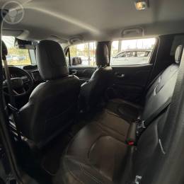 JEEP - RENEGADE 1.3 T270 16V TURBO FLEX 4P AUTOMÁTICO - 2022/2023 - AZUL - R$ 120.900,00