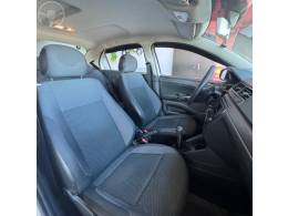 VOLKSWAGEN - VOYAGE 1.0 12V MPI TOTALFLEX TRENDLINE 4P MANUAL - 2017/2017 - BRANCA - R$ 49.900,00