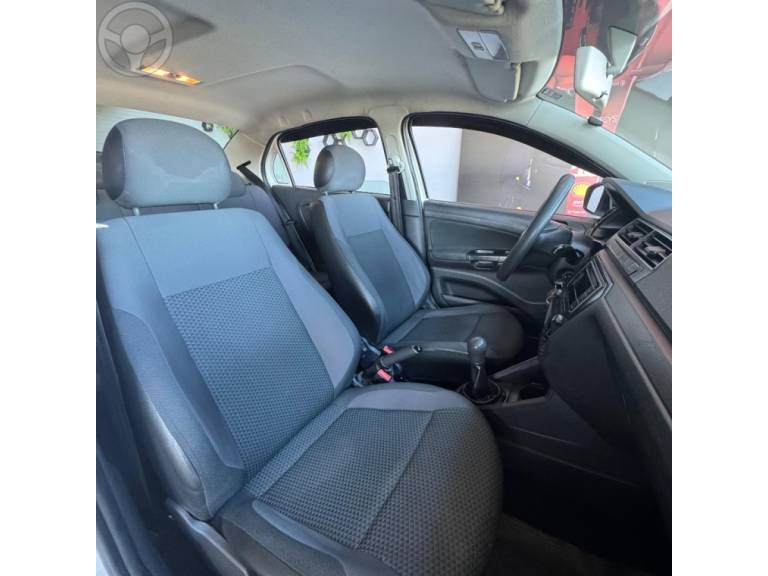 VOLKSWAGEN - VOYAGE 1.0 12V MPI TOTALFLEX TRENDLINE 4P MANUAL - 2017/2017 - BRANCA - R$ 49.900,00