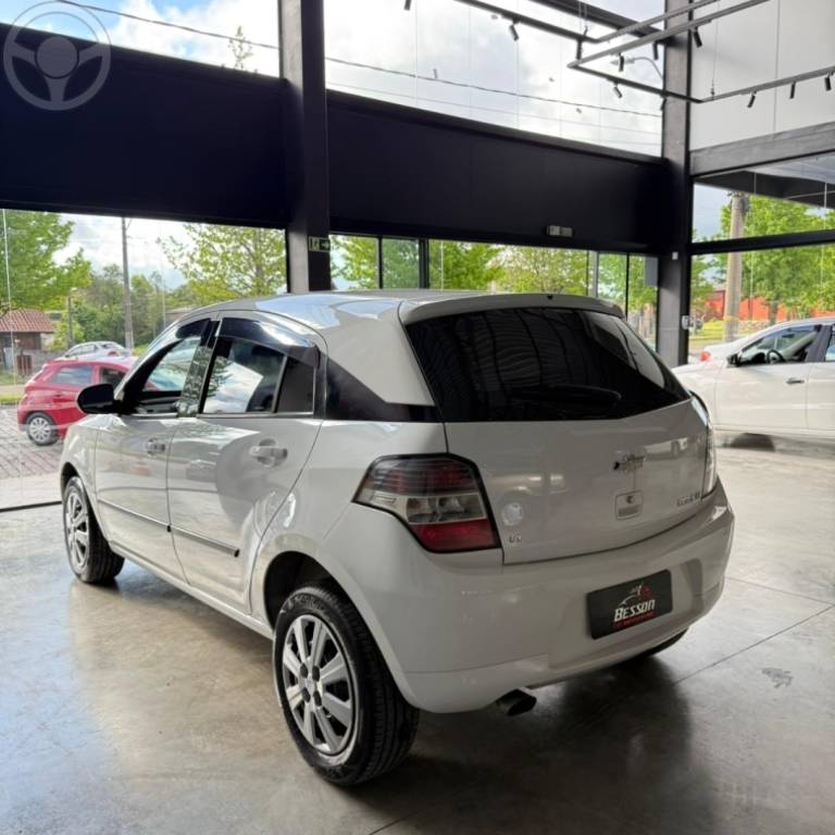 CHEVROLET - AGILE 1.4 MPFI LT 8V FLEX 4P MANUAL - 2012/2013 - BRANCA - R$ 36.900,00