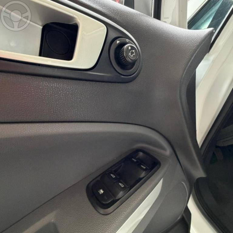 FORD - ECOSPORT 1.6 FREESTYLE 16V FLEX 4P MANUAL - 2013/2014 - BRANCA - R$ 57.900,00