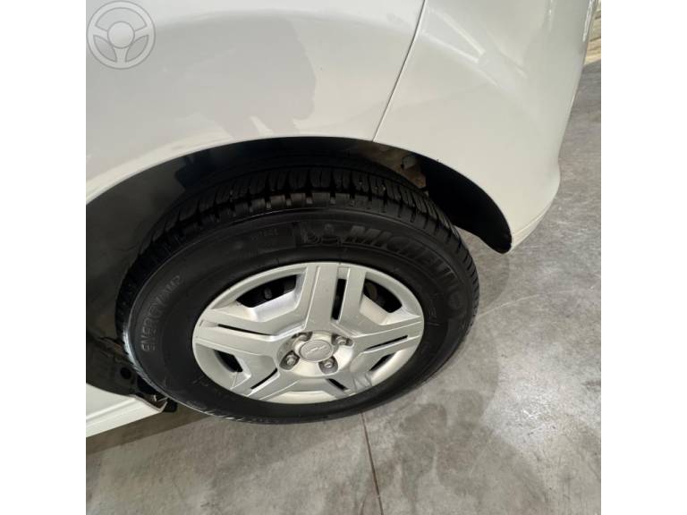 CHEVROLET - ONIX 1.0 MPFI JOY 8V FLEX 4P MANUAL - 2018/2018 - BRANCA - R$ 52.900,00