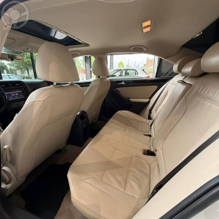 VOLKSWAGEN - JETTA 2.0 COMFORTLINE FLEX 4P MANUAL - 2012/2012 - BRANCA - R$ 64.900,00