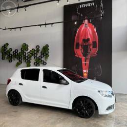 RENAULT - SANDERO 1.0 AUTHENTIQUE 12V FLEX 4P MANUAL - 2017/2018 - BRANCA - R$ 47.900,00