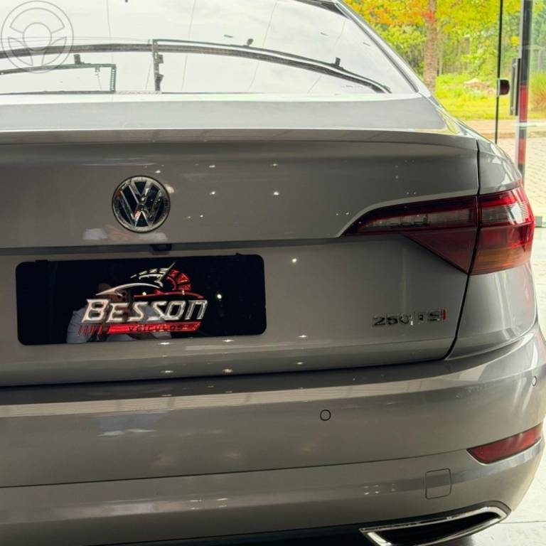VOLKSWAGEN - JETTA 1.4 R-LINE 250 16V TSI FLEX 4P AUTOMÁTICO - 2020/2020 - PRATA - R$ 125.900,00
